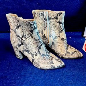 NWT Sam Edelman genuine Snakeskin boots with heel in women’s size 10